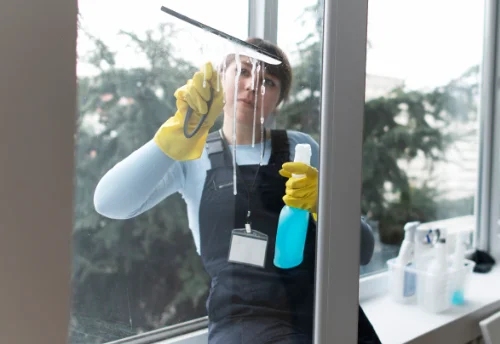 Nettoyage de vitres intérieures et extérieures à Jambville